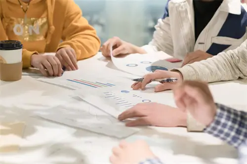 电脑旁边放什么盆景好